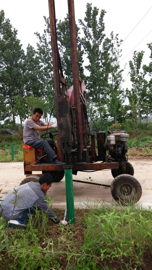 液壓打樁機(jī)