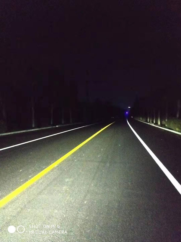雙組份標(biāo)線夜間反光效果
